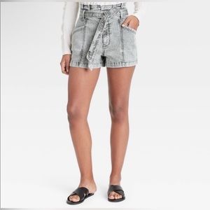 Universal thread faded black wash denim paper bag shorts size 14